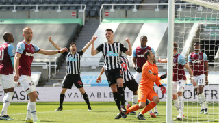 Нюкасъл изненада неприятно устремилия се към призовите позиции в класирането