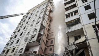 Четирима цивилни включително дете са били ранени при атаки с