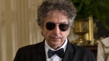 Боб Дилън държи в "шах" всички, никой не знае приема ли Нобела