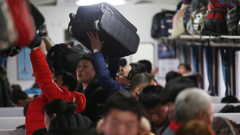 Китай все по-често забранява на хората да напускат страната, съобщава