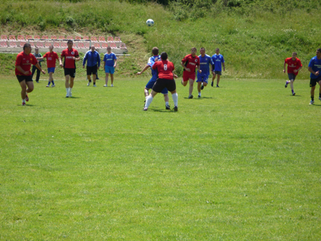 Феновете на Челси и Юнайтед играят на благотворителен турнир