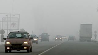 Намалена видимост по пътищата заради мъгла