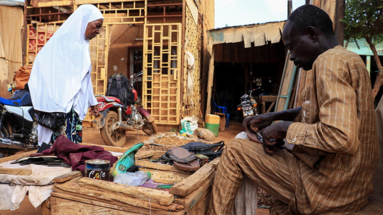 Европейският съюз и Франция прекратиха финансовата помощ за Нигер, а