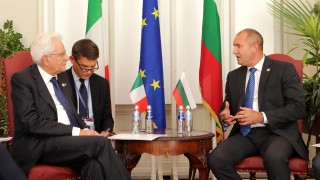 Много млади българи избират да получат висшето си образование и