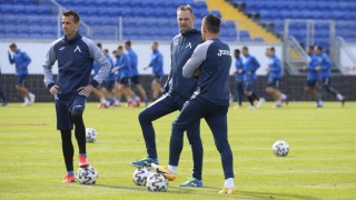 Треньорът на Левски Живко Миланов пусна тима в по дълга