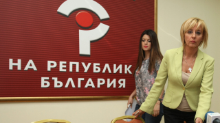 Манолова сезира Конституционния съд за избирателните секции в чужбина