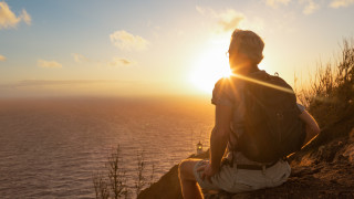Наблюдаването на изгревите и залезите е едно от приятните неща
