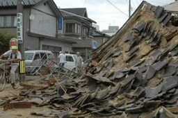 Стена на училище рухна след 7,2 по Рихтер в Япония
