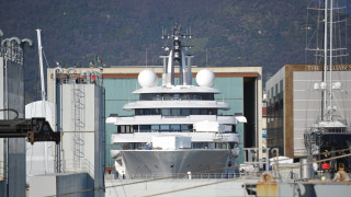 Суперяхта за 650 милиона долара, свързана с Путин, се преоборудва в Италия