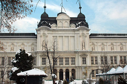 Италиански графици и скулптури изработват накити