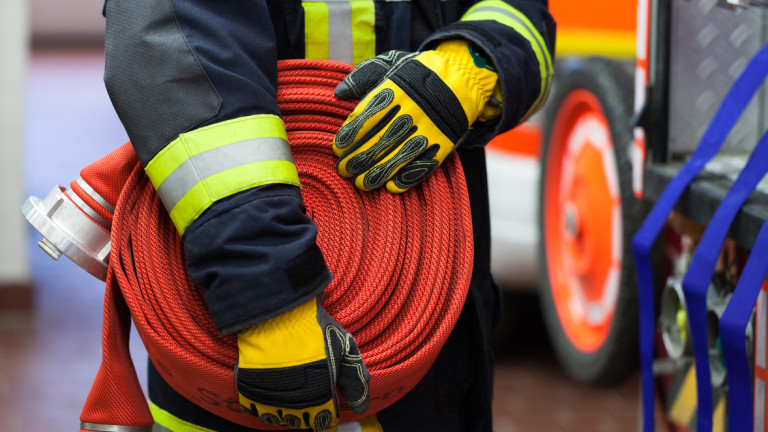 Пожарникари от РДПБЗН - Варна спасиха непълнолетно момче, паднало в