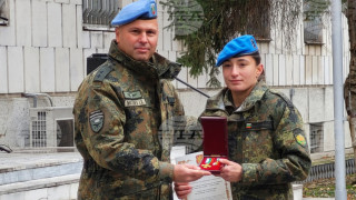 Генерал-майор Явор Матеев награди редник от Специалните сили с награден знак "За доблестна служба" - втори вариант за спортни постижения