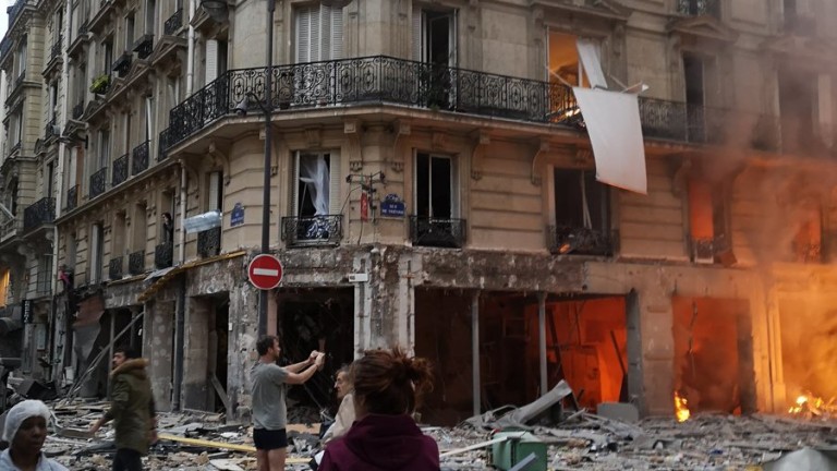 Мощен взрив разтърси центъра на френската столица Париж, съобщи РИА
