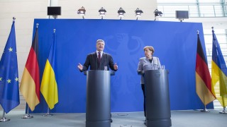 Няма Северен поток 2 без транзитна роля на Украйна, отсече Меркел