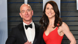 След развода си с Джеф Безос Макензи Скот се превърна в