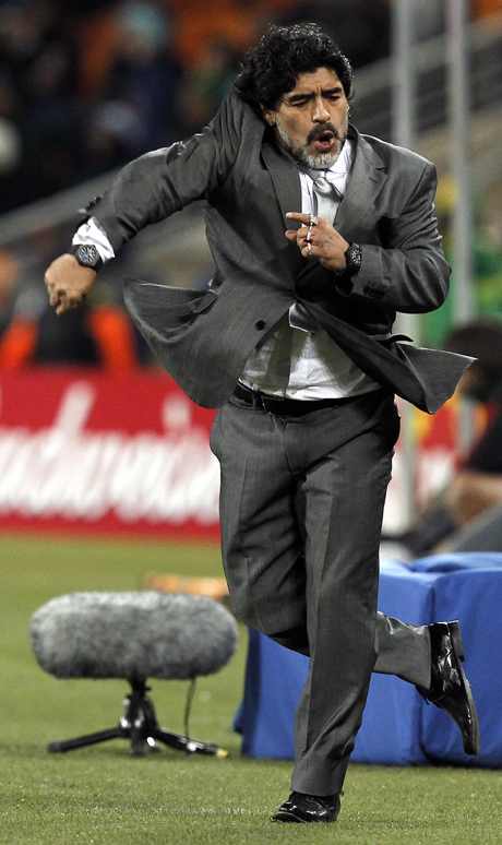 Марадона ще съди шефа на аржентинския футбол
