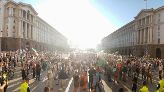 Вече 21 дни продължава антиправителственият протест срещу третия кабинет на