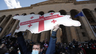 Хиляди участват в антиправителствен протест в Грузия след арестуването на