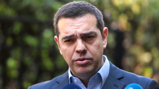 Очаква се премиерът на Гърция Алексис Ципрас да оцелее на
