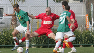 Литекс тренира преди полета за България