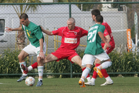 Литекс тренира преди полета за България