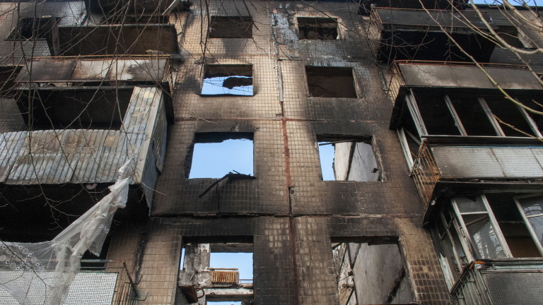 Продължават бомбардировките на втория по големина град в Украйна, намиращ