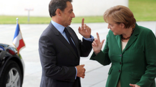 Саркози и Меркел "за" нов спасителен пакет за Гърция