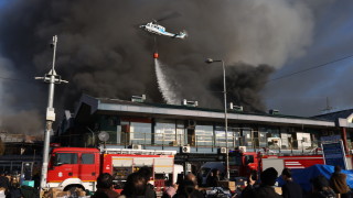 Огромен пожар избухна в търговски център в сръбската столица Белград