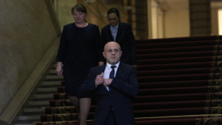 Държавата иска да помогне на всички засегнати но в същото