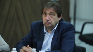 Служебните министри на регионалното развитие Иван Шишков и на търсят