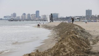 Националният център по ураганите на САЩ понижи категорията на урагана