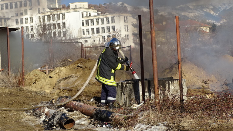 Изгасен е пожарът край Елешница 