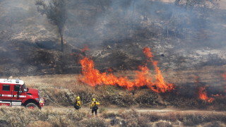 Голям пожар избухна между харманлийските села Българин и Рогозиново и