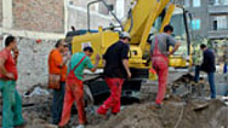 Имало заповед за спиране на строежа във Варна, от който пострада жена