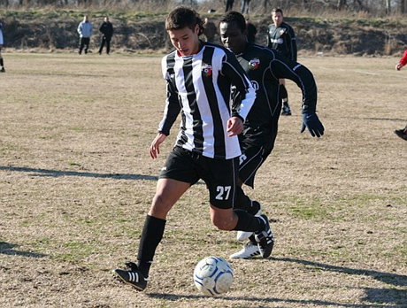 Локо (Пд) чака работната виза на Израилов