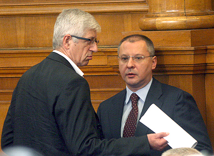 Станишев е отговорен за провала на БСП, да не излиза пак в първите редици, зове Овчаров