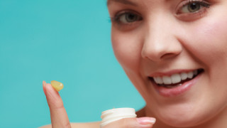 В повечето случаи шеговито свързваме вазелина с разни палави преживявания