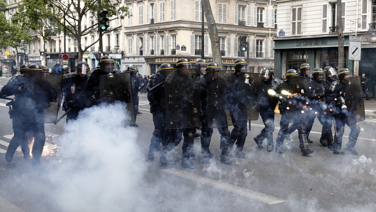 Полицията във Франция арестува 141 души при протести