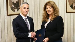 Президентът Илияна Йотова връчи мандата за съставяне на служебно правителство