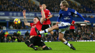 Защитникът на Манчестър Юнайтед Фил Джоунс ще напусне отбора след