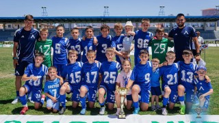 Децата от Академия Левски набор 2013 водени от треньора Владимир