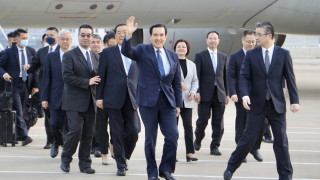 Бившият президент на Тайван е на историческа визита в Китай