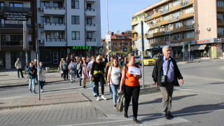 Лекари блокираха ключово кръстовище в Благоевград с искане за дойстойно
