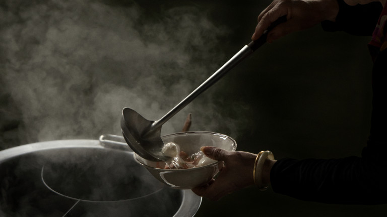 Снимка: Безопасна за ядене ли е супата, която къкри 79 години