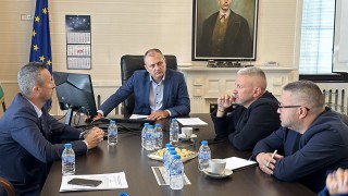 Министърът на електронното управление Валентин Мундров проведе работна среща с