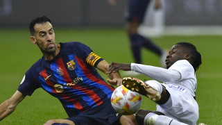 Капитанът на Барселона Серхио Бускетс продължава да обмисля бъдещето си