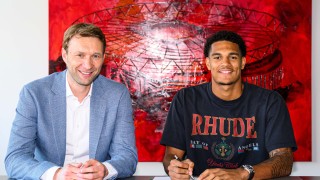 Джарeл Куанса пое по обратния път от "Анфийлд" към "Байарена"