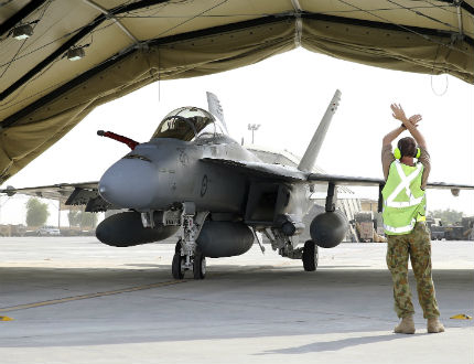 US бойни самолети унищожили 116 петролни цистерни на "Ислямска държава"