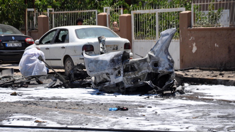 Бомба се взриви в автомобил до границата на Турция със