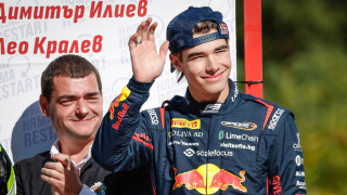 Българската надежда във Формула 2 Никола Цолов се оказа сред